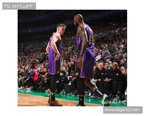08年凯尔特人三巨头首战湖人精彩回顾与赛场瞬间分析